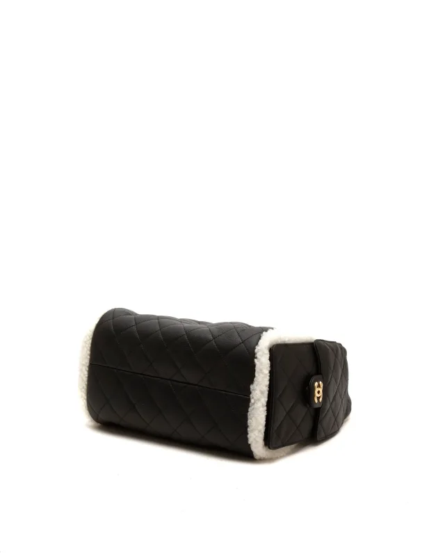 Chanel Small Shearling 25 Bag in Leather from A Retro Tale, photo 5 of 9
