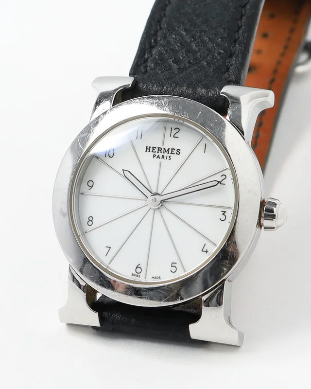 Hermès Heure H Ronde 25mm Ref HR1.210 Watch in Caviar leather from A Retro Tale, photo 2 of 8