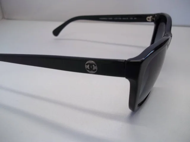 Chanel 5266 CC Black Framed Sunglasses - 501/S6 Size 53 18 135 in Black from Oxfam Online Shop, photo 2 of 3