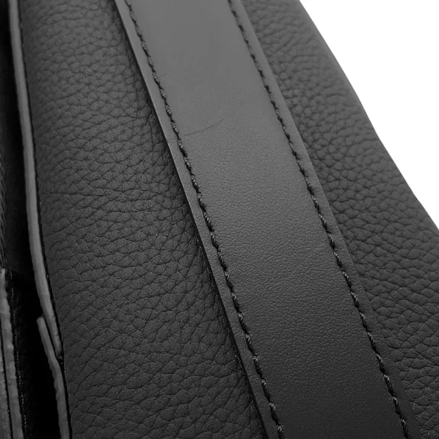 Louis Vuitton takeoff messenger NoirM57080 Grain Leather in Leather from GALLERY RARE, photo 7 of 12