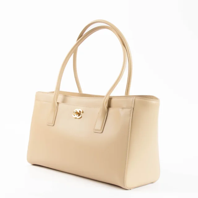 Chanel 26S Beige Leather Cerf Executive Small Tote Bag in Beige Leather from Labellov, photo 3 of 10