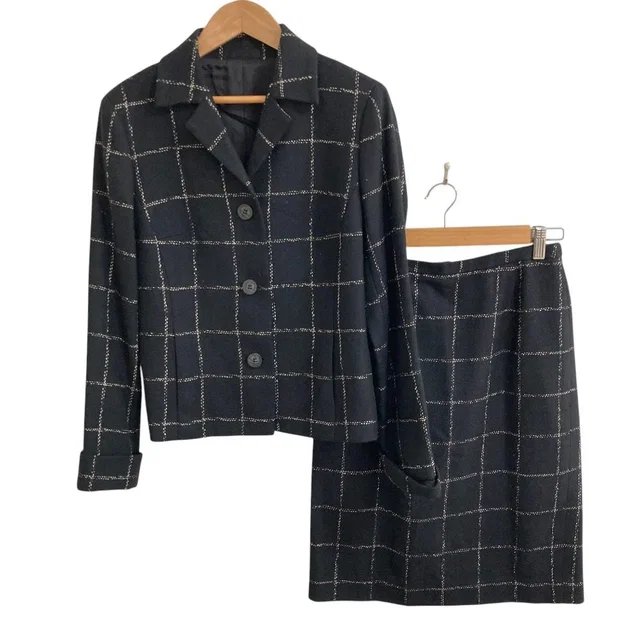 Burberry London Silk Blend Wool Setup in Silk from LuxUness