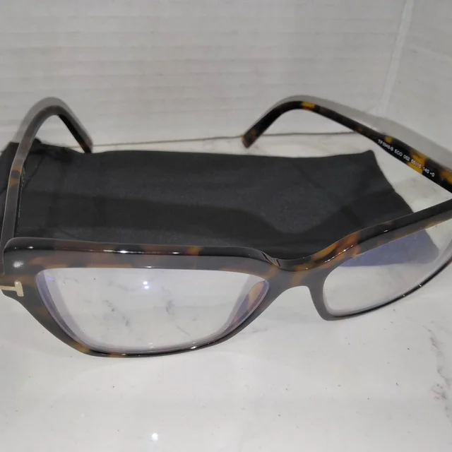 Tom Ford Women's Sunglasses - Brown in brown|red from Depop, photo 5 of 7