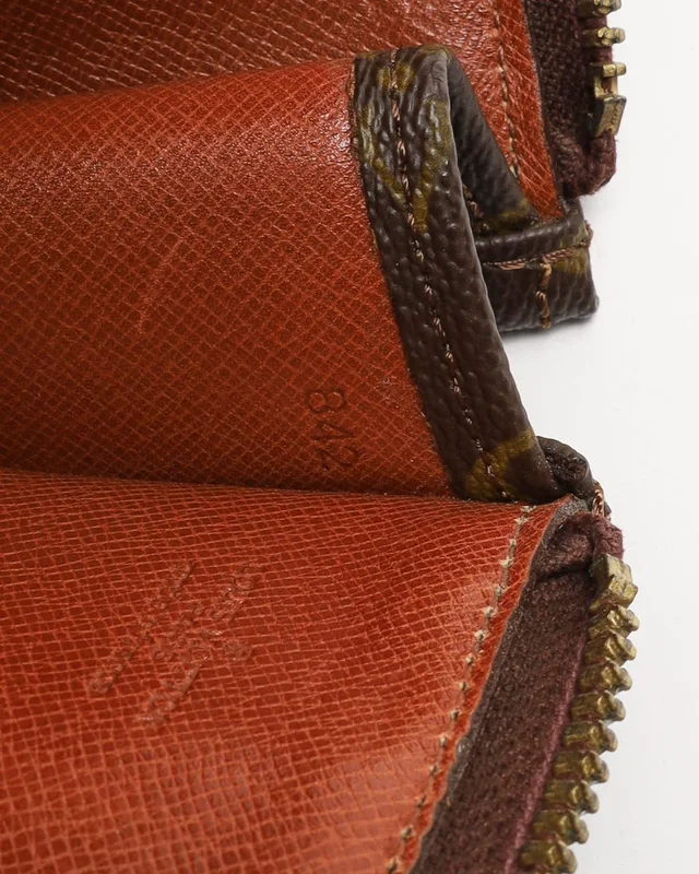 Louis Vuitton Monogram Laptop Case, size 17-Inch in Coated canvas from A Retro Tale, photo 4 of 6