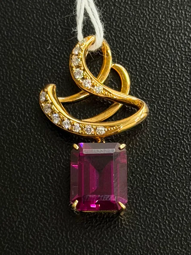 Pendant in K18 Tasaki - Garnet 5.24 + D0.18 2188 from Luxury Promise