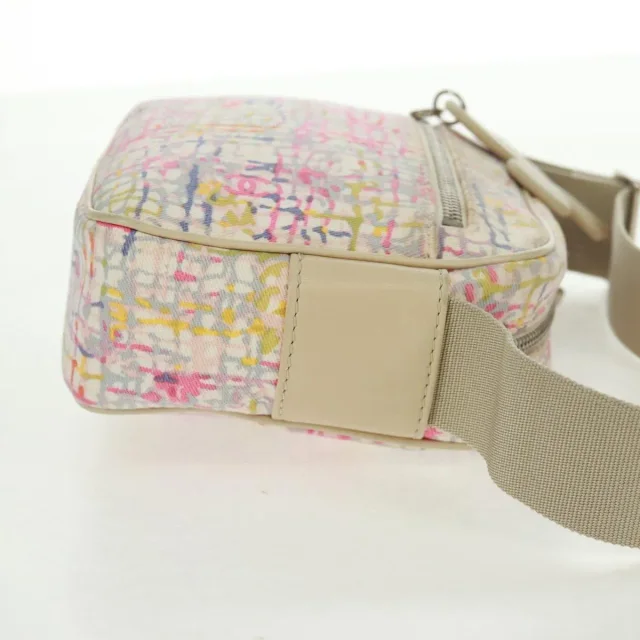 Chanel Vintage Clover Camera Printed Canvas Multicolour Bag in Multicolor Canvas from HEWI, photo 4 of 24