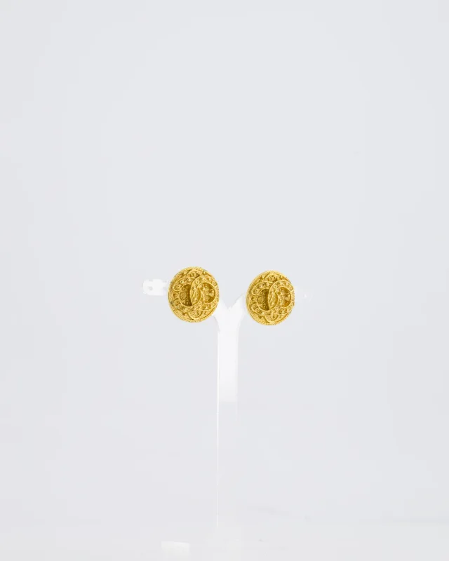Chanel Coco Mark Vintage CC Textured Clip-On Earrings from Sellier, photo 3 of 6