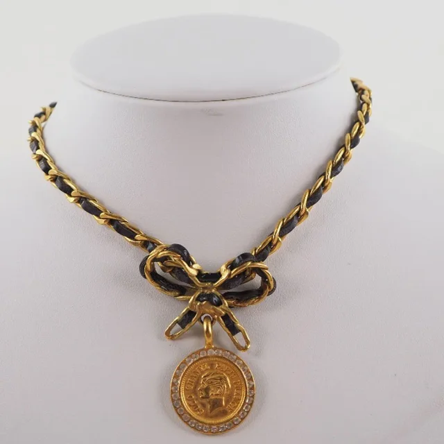 Chanel Coin Ribbon Necklace in Gold Gold-plated metal from LuxUness, photo 10 of 10