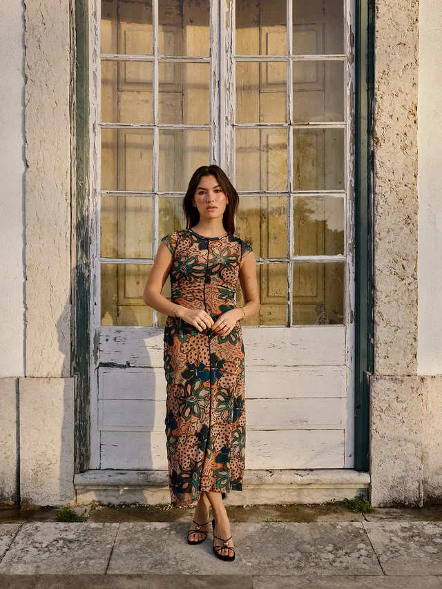 Banana Republic Ruched Mesh Short-Sleeve Midi Dress in Peach Bloom, photo 5 of 6 from Banana Republic (Canada)