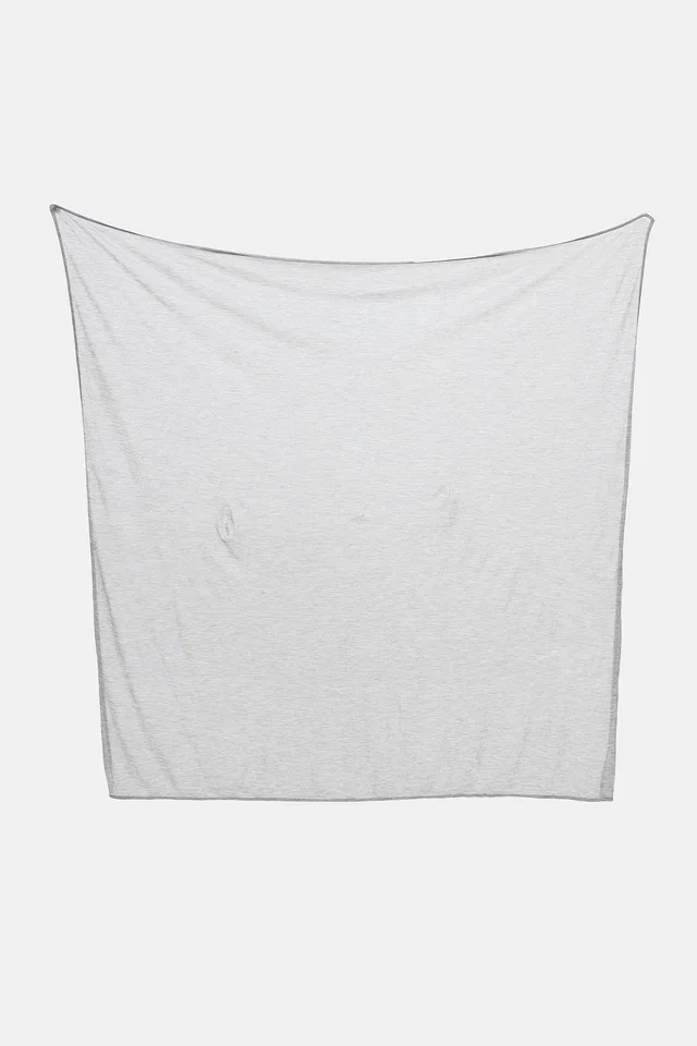 Hermès Cashmere & Silk Square 60 Scarf in Silk from VSP Consignment