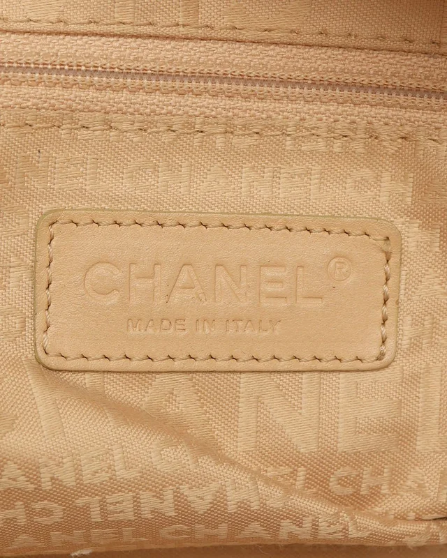 Chanel Choco Bar Boston Bag in Caviar leather from A Retro Tale, photo 8 of 9