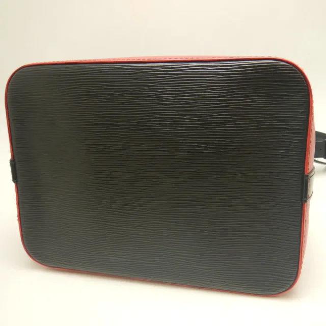 Louis Vuitton Petit Noe Epi Leather Shoulder Bag in Red Leather from LuxUness, photo 4 of 8