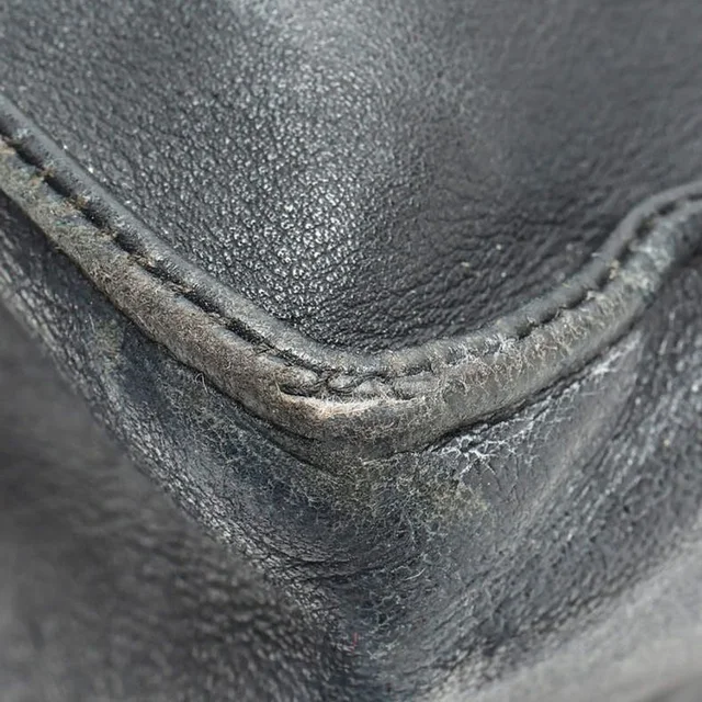 Chanel CC Chain Tote Bag in Leather from A Retro Tale, photo 6 of 11