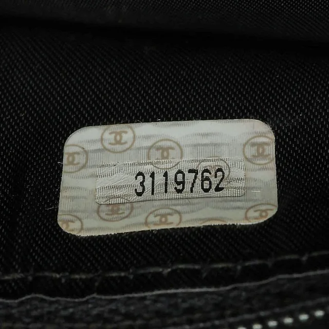 Chanel CC Tassel Camera Bag in Leather from A Retro Tale, photo 8 of 9