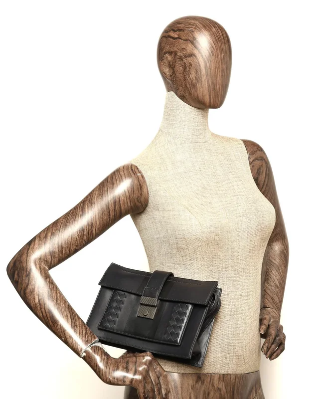Bottega Veneta Intrecciato Clutch Bag in Woven leather from A Retro Tale, photo 8 of 8