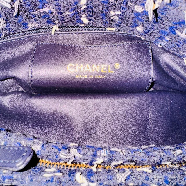 Chanel Blue Tweed Mademoiselle Shoulder Bag in Blue Tweed from HEWI, photo 6 of 6