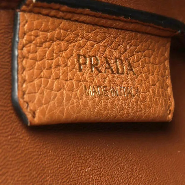Prada Small Daino Dynamique Tote Bag in Leather from A Retro Tale, photo 8 of 10