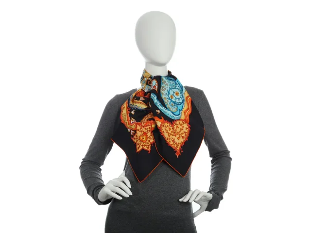 Hermès De Tout Coeur Silk Scarf 90cm in Silk from Ann's Fabulous Finds, photo 6 of 6