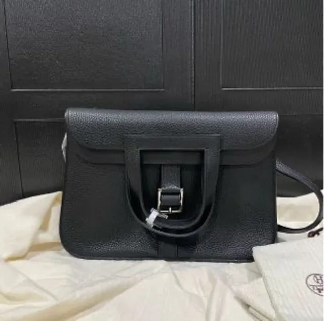 Hermès Halzan 31 A Engraving in Black from Luxury Promise, photo 1 of 1