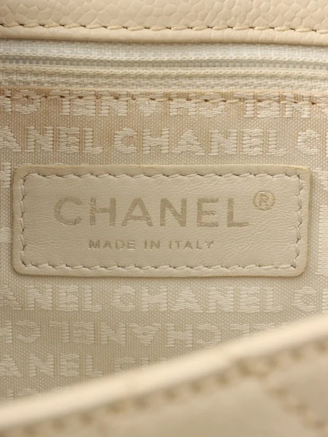 Chanel Circa 2005 Caviar Skin 2.55 Shoulder Bag, Beige in Beige Caviar leather from VINTAGE QOO TOKYO, photo 6 of 12