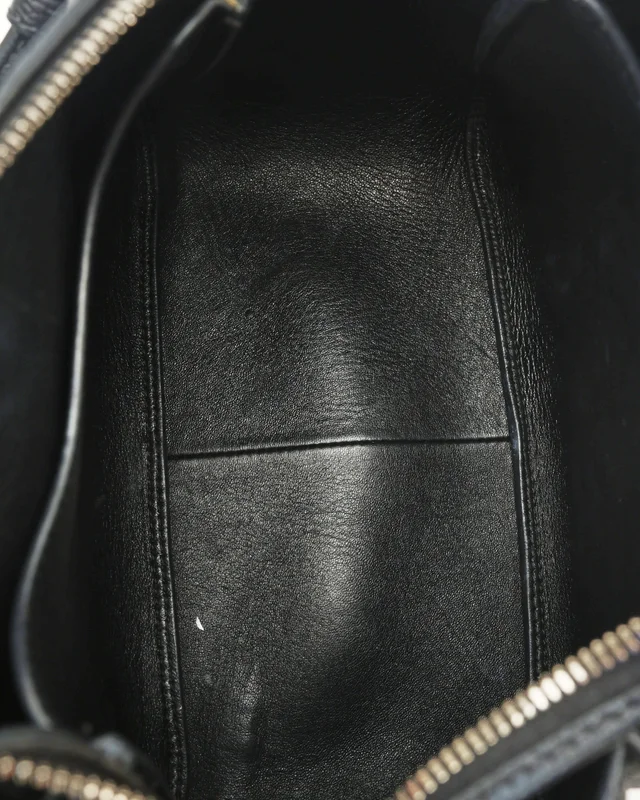 Prada Medium Vitello Daino Soft Zippered Bag in Leather from A Retro Tale, photo 8 of 9
