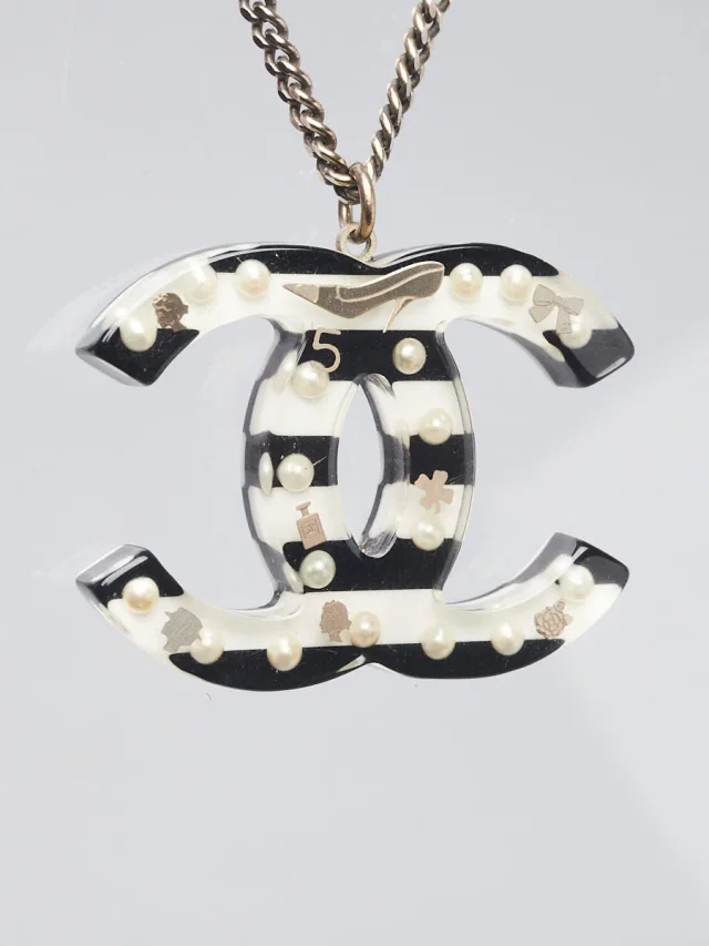 Chanel Black and White Resin and Faux Pearl CC Necklace in Black Resin from Yoogis, photo 3 of 6