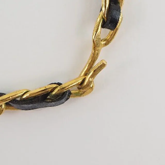 Chanel Coin Ribbon Necklace in Gold Gold-plated metal from LuxUness, photo 6 of 10