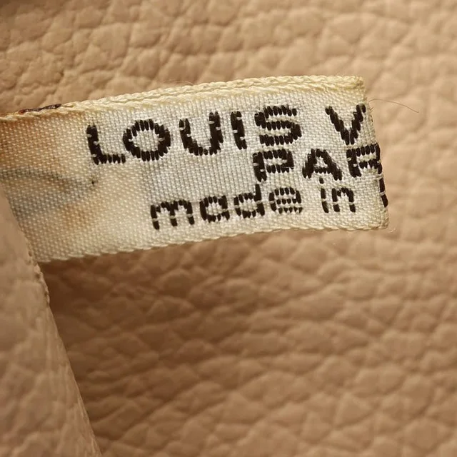 Louis Vuitton Monogram Toiletry Pouch 26 in Coated canvas from A Retro Tale, photo 10 of 10
