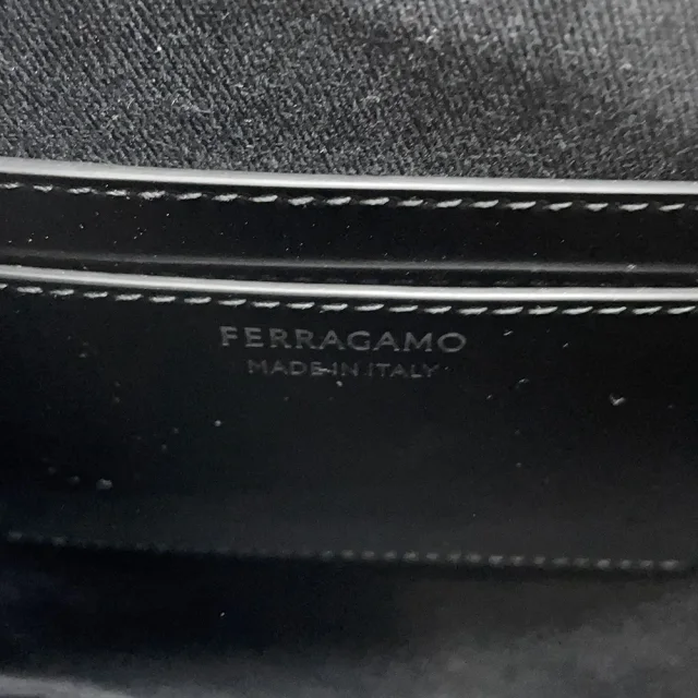 Ferragamo Cutout Handbag Black213487 Patent Leather Canvas in Patent leather from GALLERY RARE, photo 13 of 14