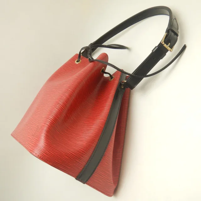 Louis Vuitton Petit Noe Epi Leather Shoulder Bag in Red Leather from LuxUness, photo 3 of 8