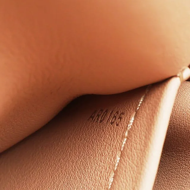 Louis Vuitton Taurillon Capucines MM Bag in Leather from A Retro Tale, photo 8 of 9