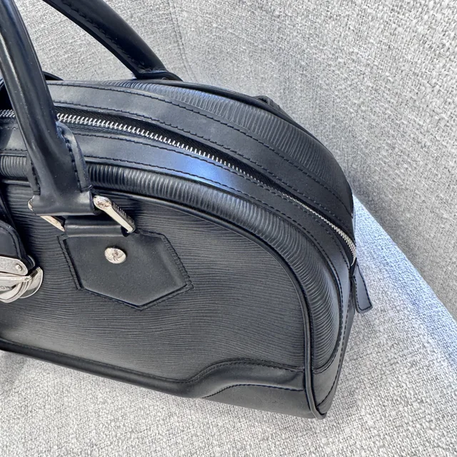 Louis Vuitton Epi Bowling Montaigne Bag in Epi, Epi leather, Metal from Reowned, photo 2 of 13