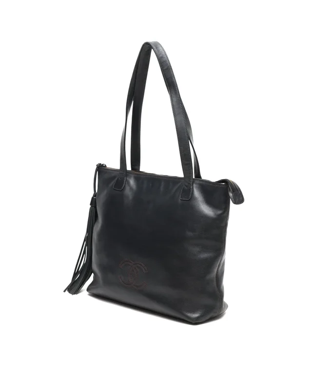 Chanel CC Fringe Tote Bag in Leather from A Retro Tale, photo 2 of 9