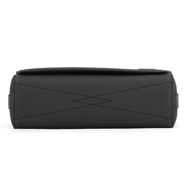 Louis Vuitton takeoff messenger NoirM57080 Grain Leather in Leather from GALLERY RARE, photo 3 of 12