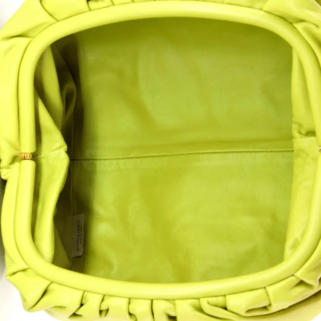 Bottega Veneta The Pouch Leather in green Leather from Rebag, photo 5 of 6