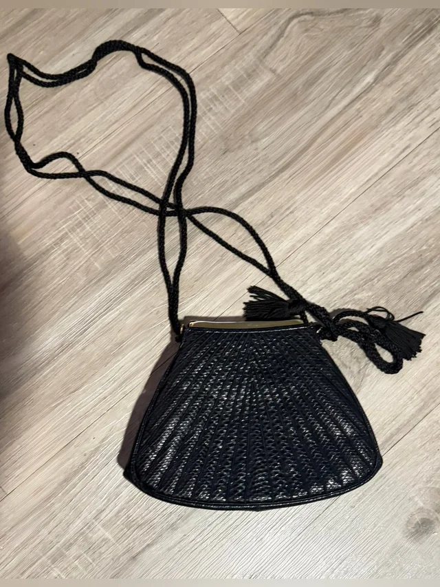 Judith Leiber Vintage Judith Lieber Lizard Bag in black Lizard from Poshmark, photo 1 of 1