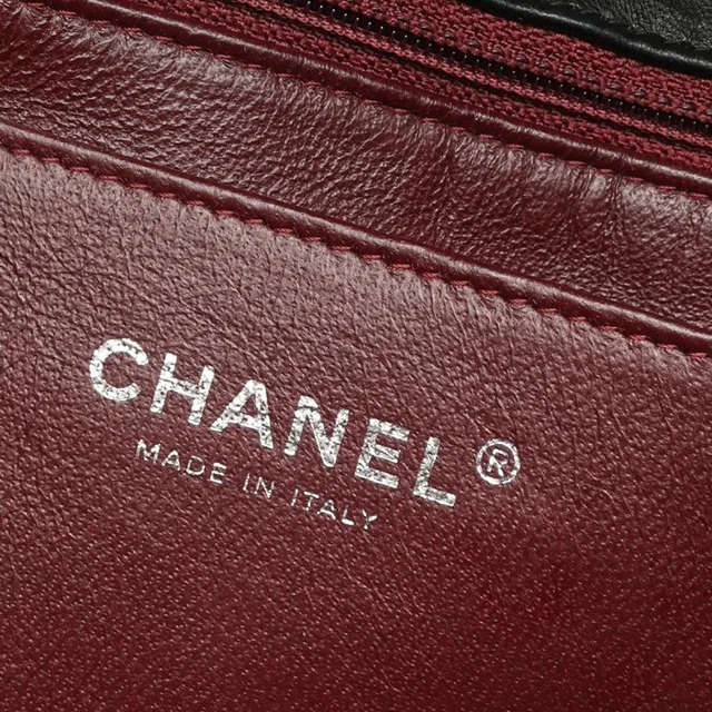 Chanel Classic Jumbo Single Flap Bag in Lambskin from A Retro Tale, photo 9 of 12