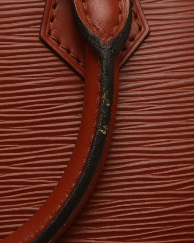 Louis Vuitton Epi Speedy 25 Bag in Leather from A Retro Tale, photo 6 of 10