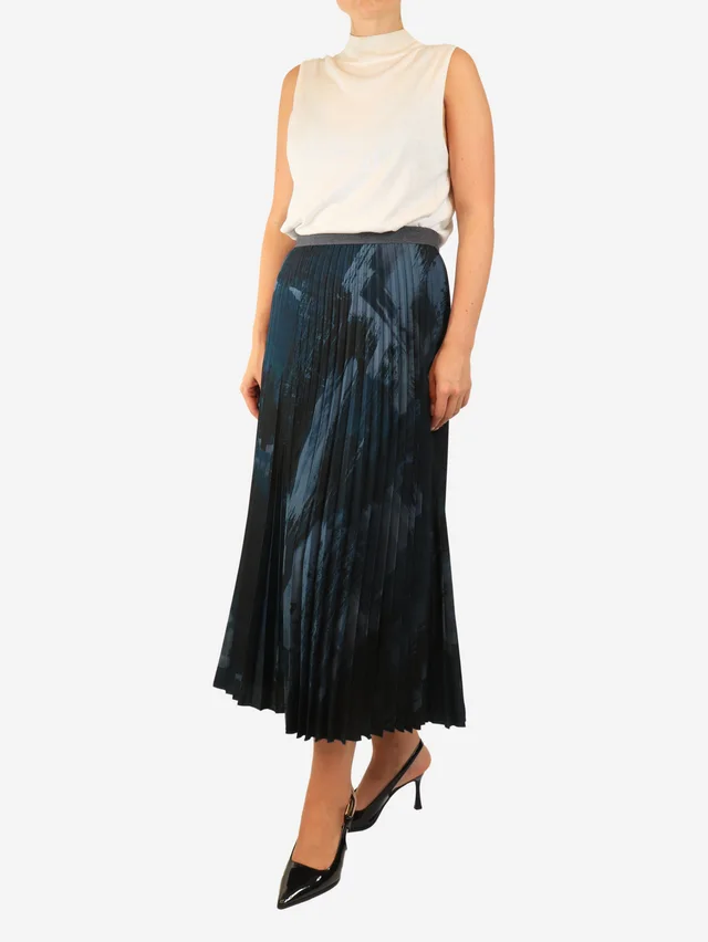 Max Mara Navy pleated midi skirt - size UK 12 in Navy from Sign of the Times, photo 2 of 2