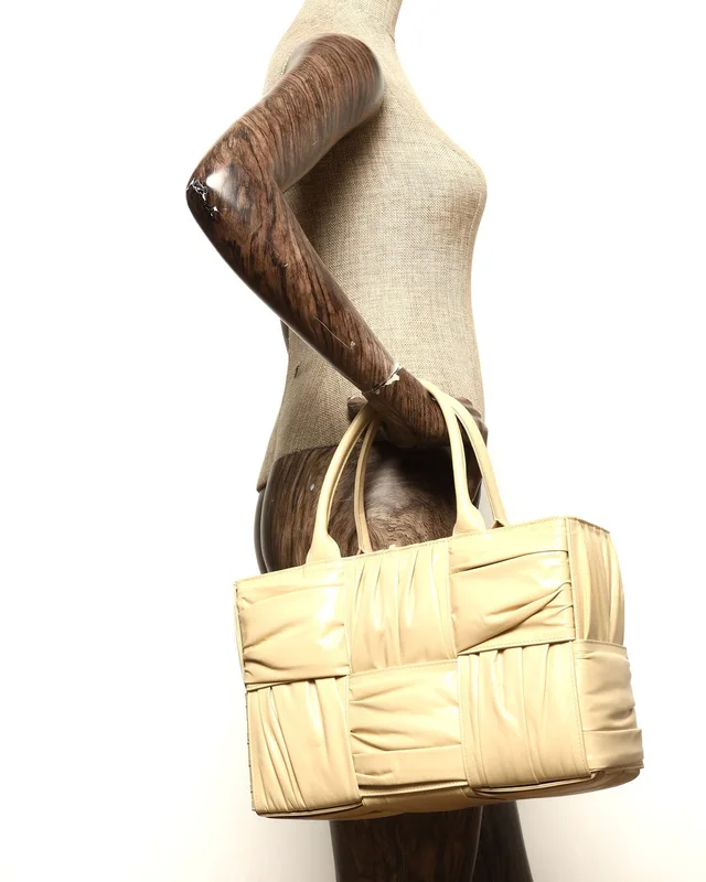 Bottega Veneta Small Foulard Arco Bag in Leather from A Retro Tale, photo 7 of 7