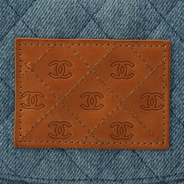 Chanel 2019年代頃製 Denim CC Turn Lock Chain Shoulder Bag Indigo from VINTAGE QOO TOKYO, photo 8 of 18