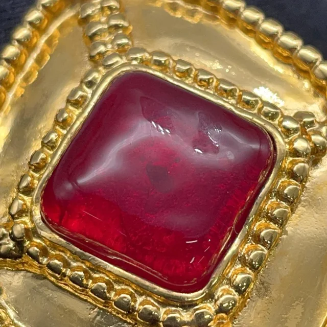 Chanel Gripoa CC LogoBrooch Gold/Red Metal color Stone in Red from GALLERY RARE, photo 8 of 11