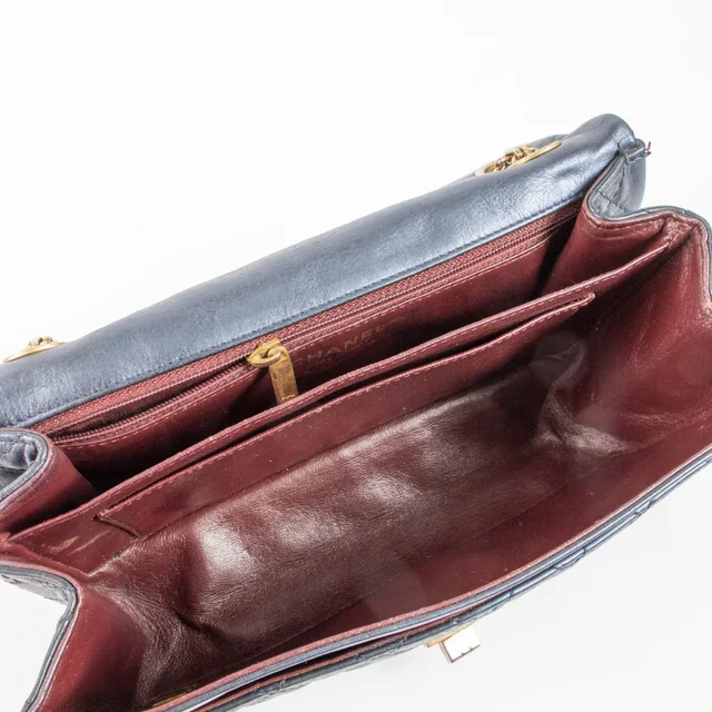 Chanel Metallic Blue Aged Calfskin Accordion Medium 2.55 Reissue Bag in Blue Calfskin from Labellov, photo 5 of 6