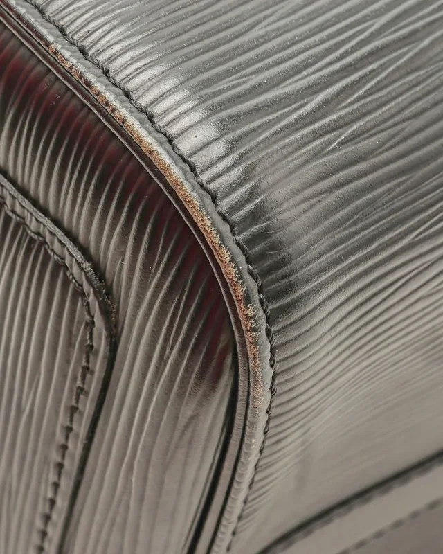 Louis Vuitton Epi Speedy 35 Bag in Leather from A Retro Tale, photo 7 of 9