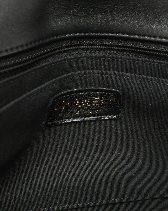 Chanel 19 Medium Shoulderbag in Leather from A Retro Tale, photo 10 of 11
