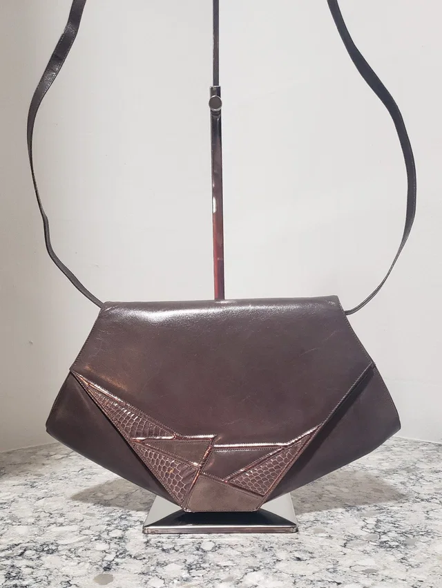 Bally Italy Vintage 1980s Structured Leather Shoulder Bag Clutch in gold|brown|red Leather from Poshmark
