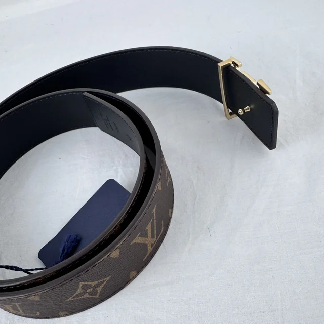 LV Initiales 40mm Reversible Belt in Calfskin leather, coated canvas, Metal from Reowned, photo 4 of 5