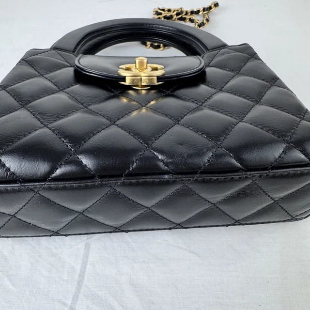 Chanel Mini Kelly Bag in Metal, quilted calfskin, Shiny leather from Reowned, photo 8 of 9