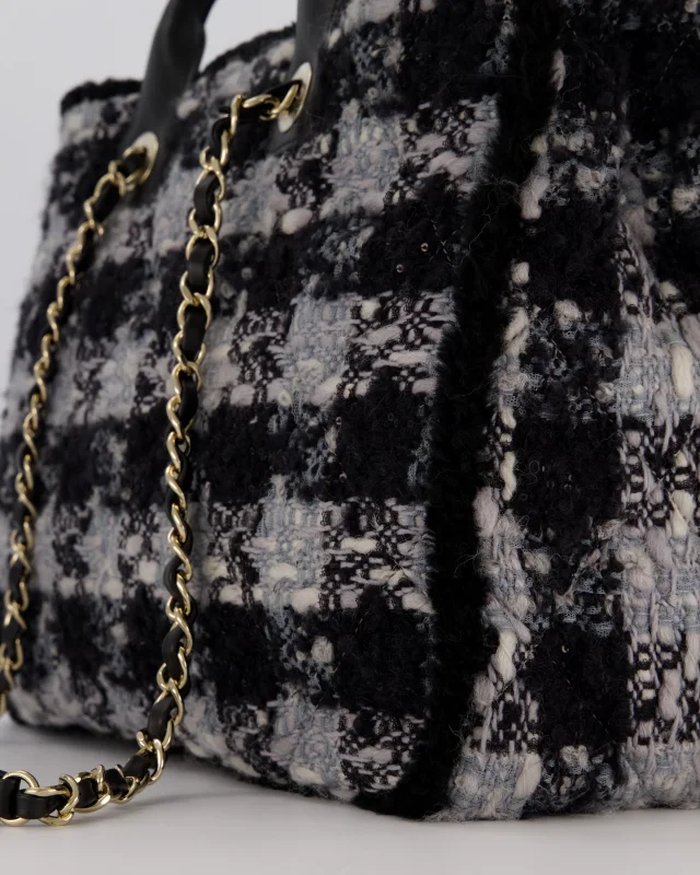Chanel 25N Grey and Black Quiilted Tweed Shopping Tote Bag in Black Tweed from Sellier, photo 13 of 19