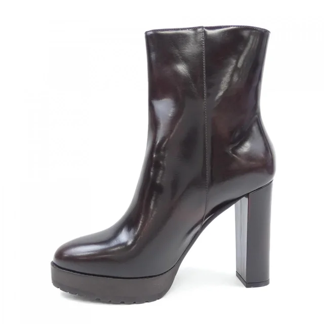 Brunello Cucinelli Boots in Leather from LuxUness, photo 2 of 2